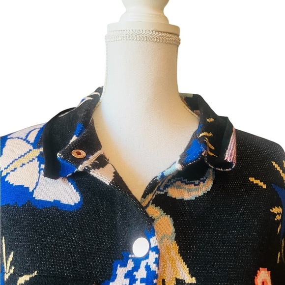 BY ANTHROPOLOGIE WOMEN’S CUTE SHACKET SWEATER BLACK WITH FLAMINGOS & FLORAL SZ M - Picture 2 of 9